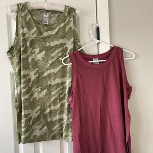 Set of two maternity tanks